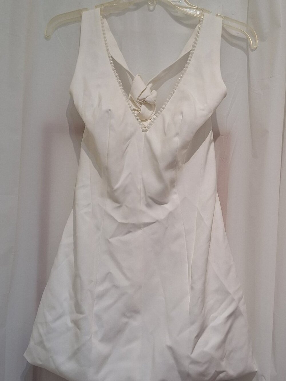 Off white / cream colored Party dress. Size 0 NWT Halter neckline Cocktail Dress